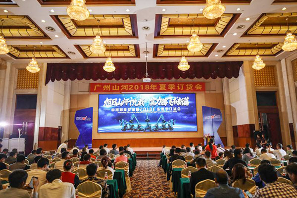 红四月，55世纪智能挖掘机促销会节节攀升