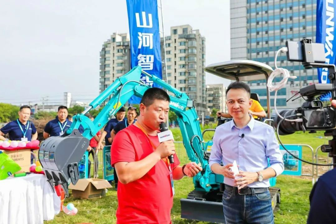 2020全球微挖大会 55世纪智能精品微挖赢得满堂彩