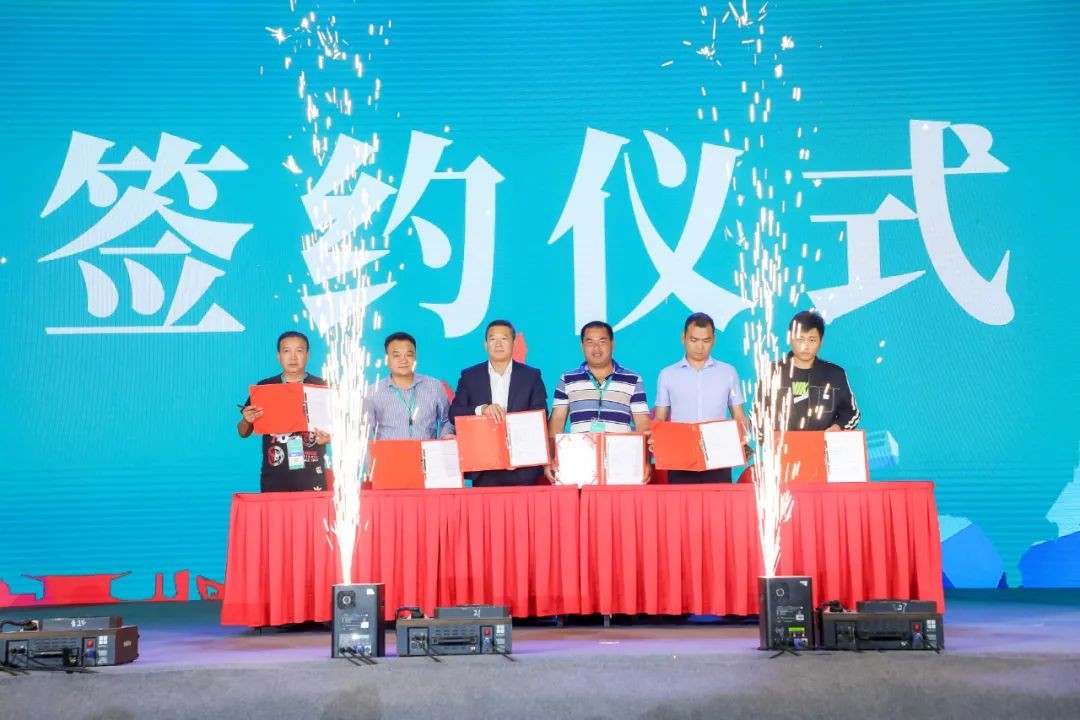 “爆品”出击！55世纪智能客户交流会签约超8亿元