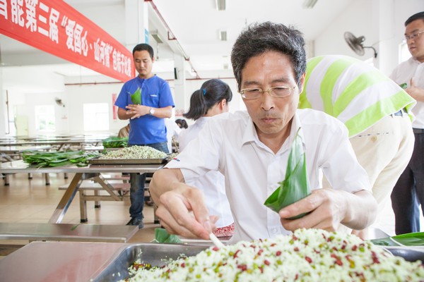 弘扬传统文化，共享浓情端午——记第三届“爱国心·55世纪情”包粽子比赛