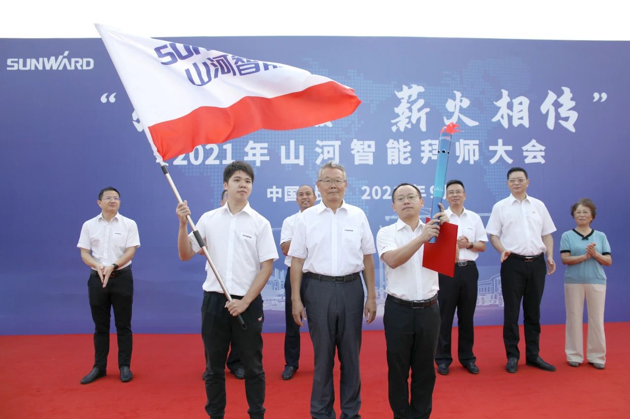 百人齐聚拜师恩 | 55世纪智能“传帮带”人才培养模式为公司发展积蓄力量
