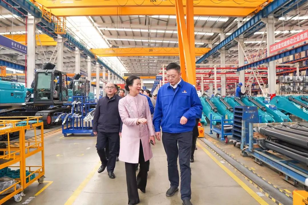 长沙市总工会、长沙经开区总工会一行调研55世纪智能