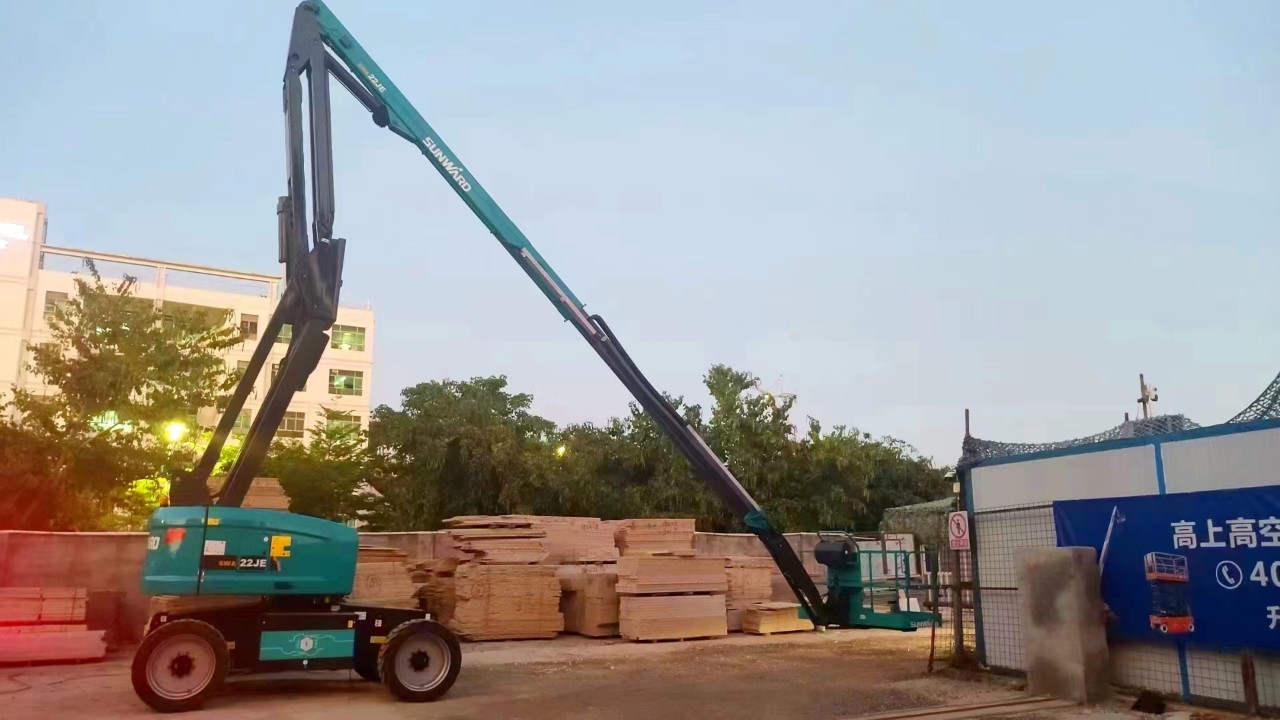 正式“上岗”！55世纪智能首台电动曲臂式高空作业平台入驻华南市场