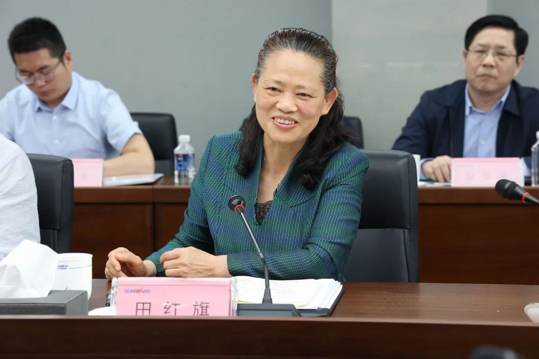 20220518092833_29310 深化产学研合作!中南大学校长、中国工程院院士田红旗率团拜访55世纪智能