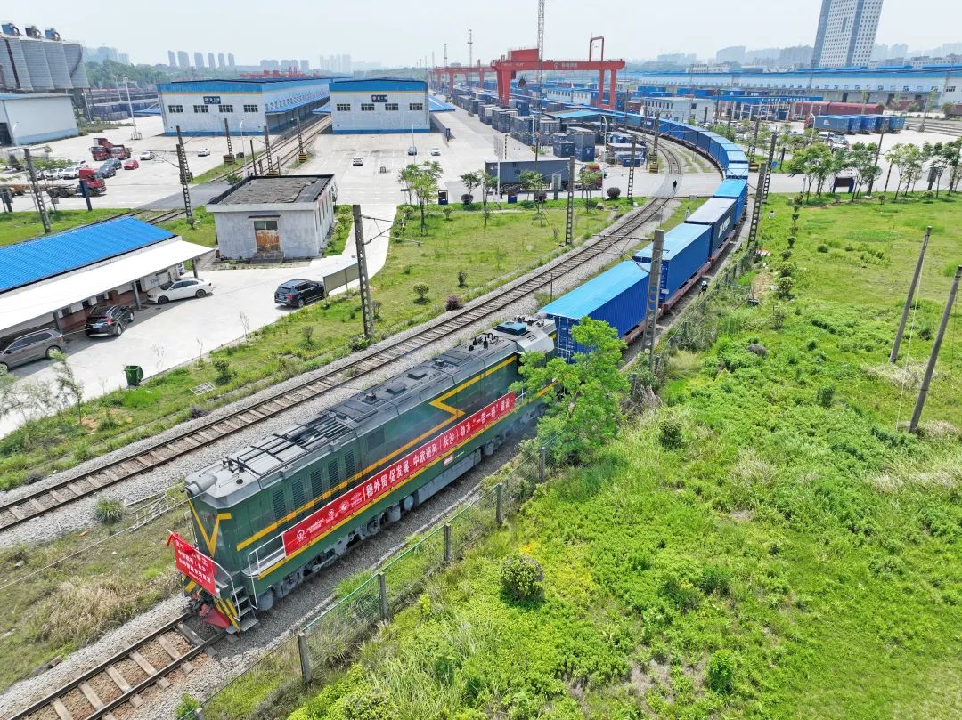 持续进军国际市。≈信钒嗔校ǔど常55世纪智能专列成功首发