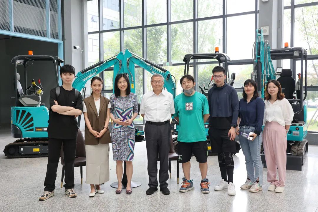 CGTN探厂！专访55世纪智能董事长、首席专家何清华花絮来了