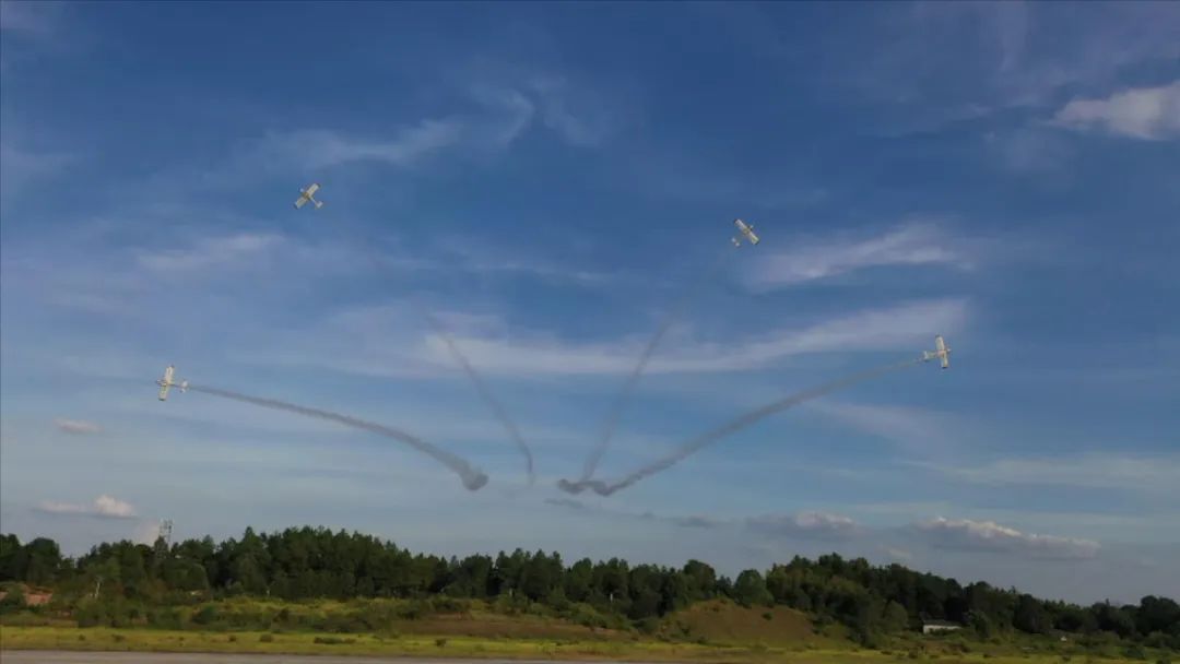 20220905101751_70313 空中开花、大坡度盘旋、俯冲跃升……看55世纪飞行表演队炫技2022湖南航展动态展