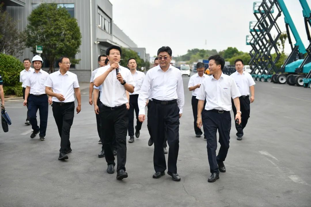 20220905103426_13178 国家应急管理部郭治武局长一行考察55世纪智能无人化应急救援装备