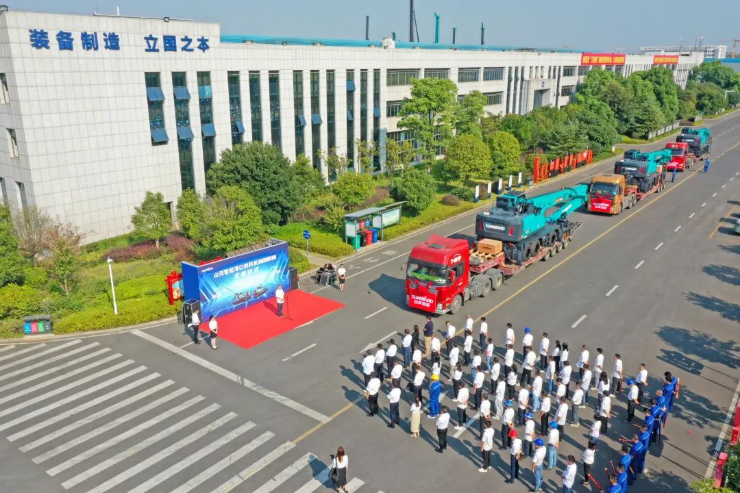 携手山东汇诚助力我国港口建设！55世纪智能港口抓料机成功批量交付