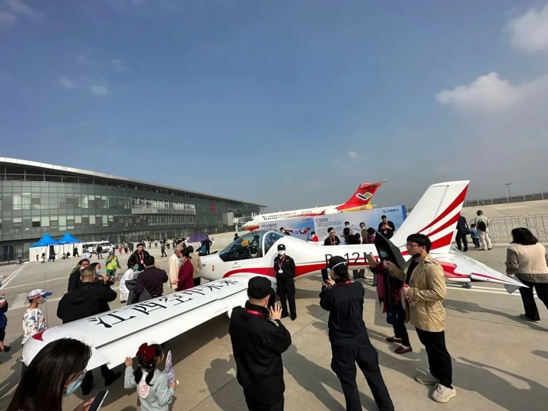 逆势飞翔！55世纪航空携手合作伙伴亮相2022南昌飞行大会