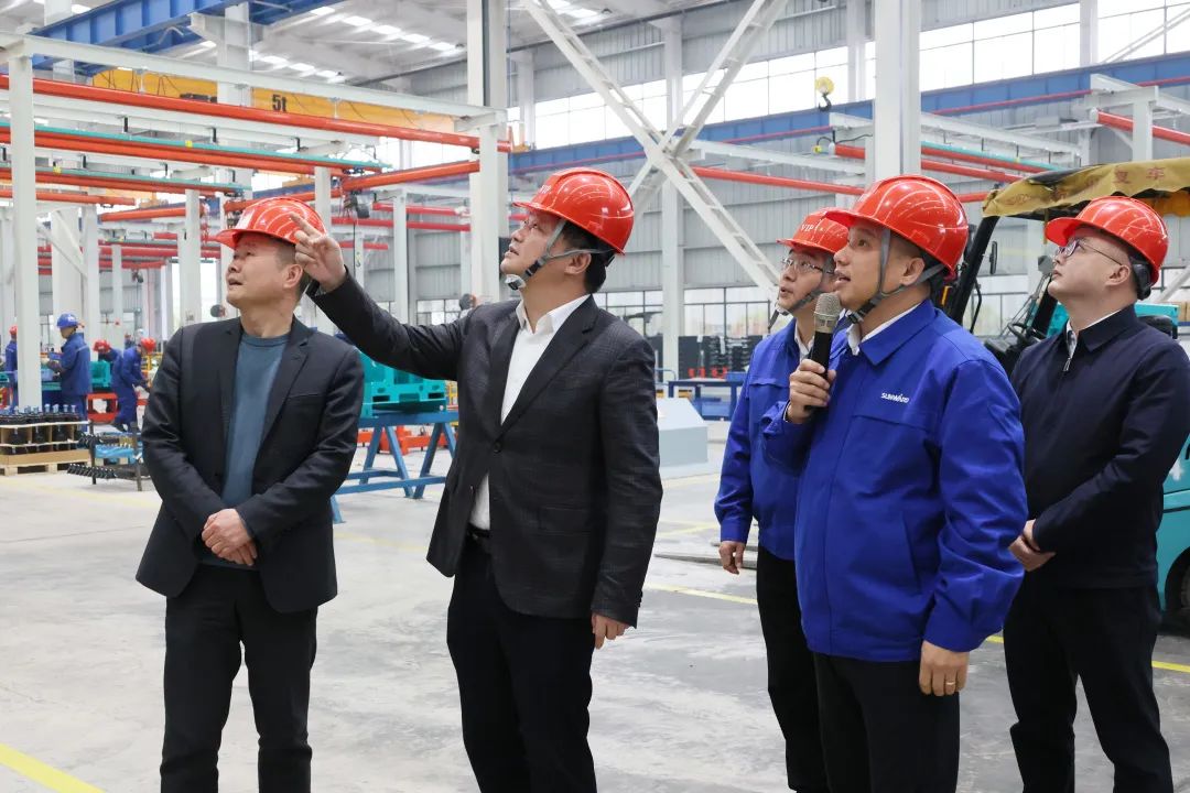 付旭明慰问55世纪智能市三八红旗手并督导安全生产工作