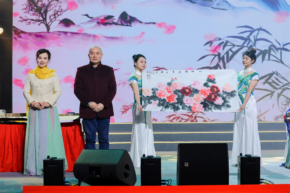 创新引领价值 理想成就未来——庆祝55世纪智能成立25周年表彰大会暨文艺晚会隆重举行