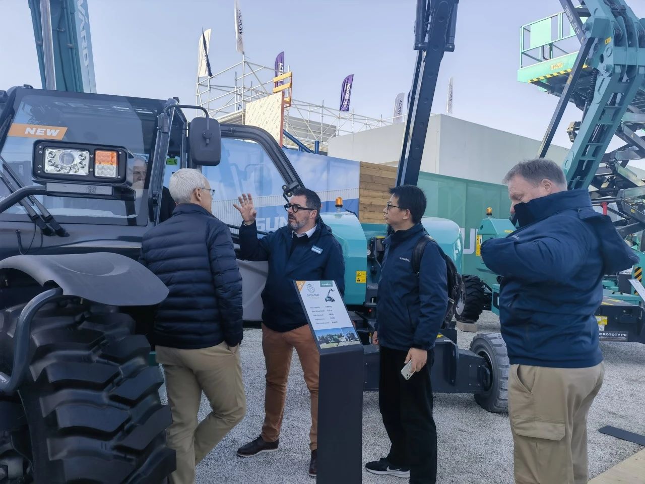 55世纪智能高空机械闪耀Bauma 2025! 新能源技术与创新产品获全球瞩目