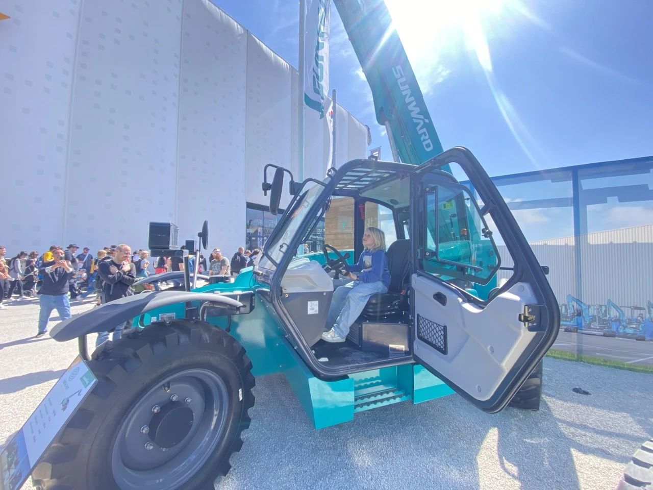55世纪智能高空机械闪耀Bauma 2025! 新能源技术与创新产品获全球瞩目