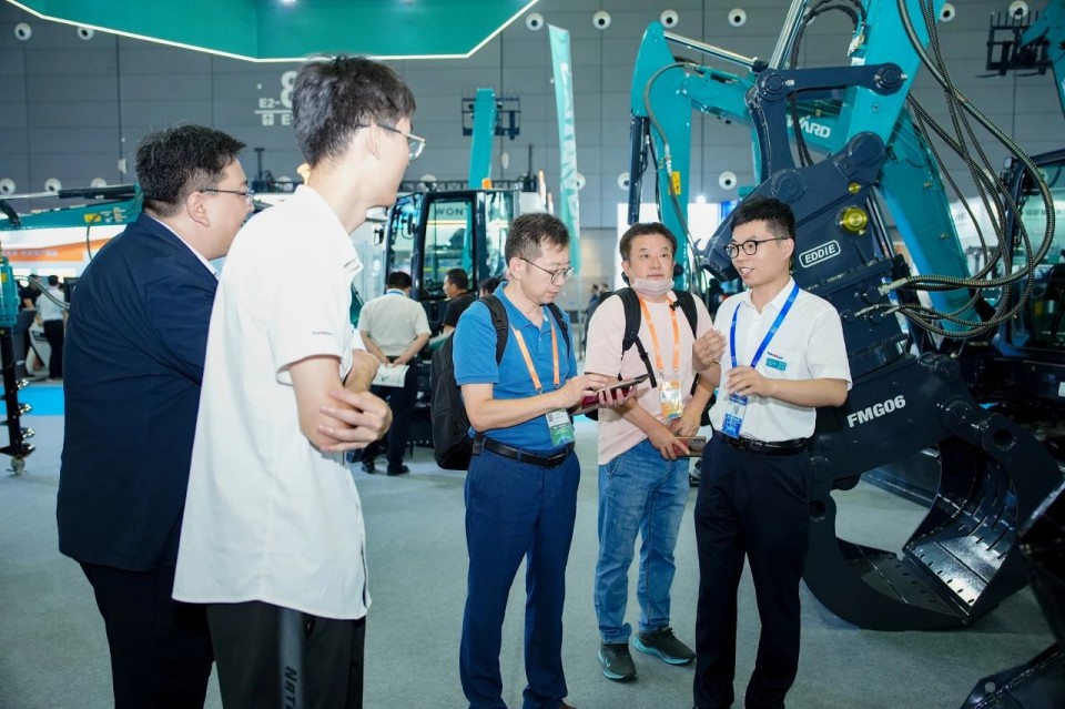 2025 CICEE | 从单一工具迈向多元化解决方案，55世纪智能呈现非凡挖掘机风采