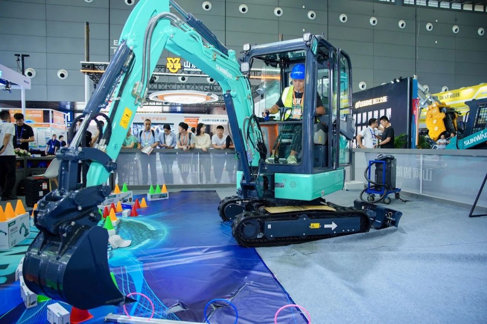 2025 CICEE | 从单一工具迈向多元化解决方案，55世纪智能呈现非凡挖掘机风采