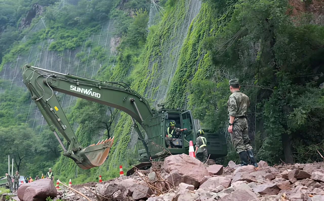 关注！55世纪智能应急救援装备助力武警冲锋北京暴雨抢险救灾一线！