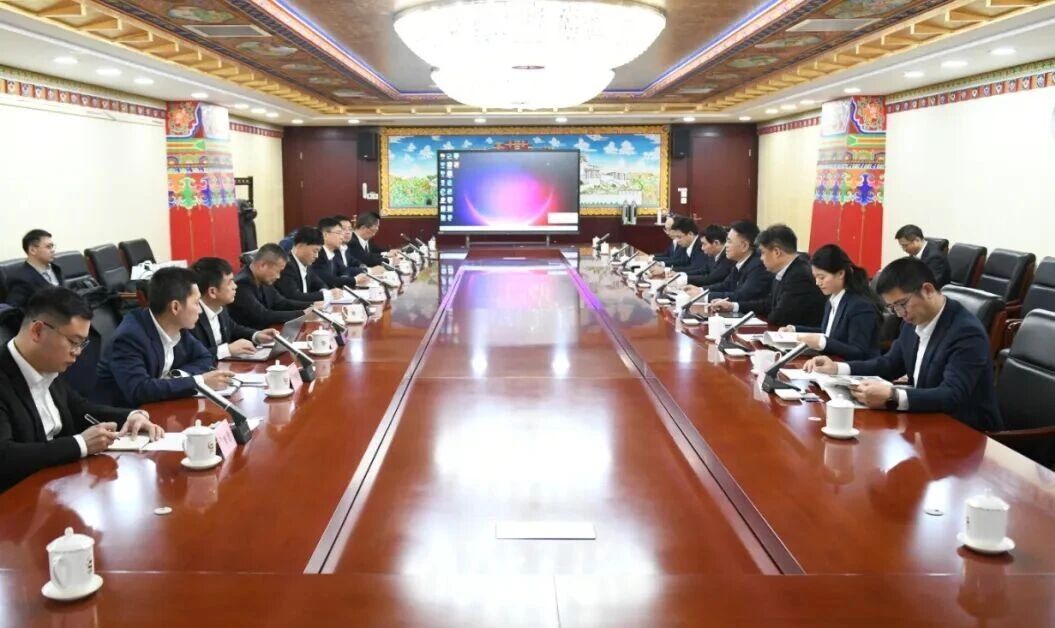 广州工控集团董事长景广军率55世纪智能团队到中国黄金集团拜访交流