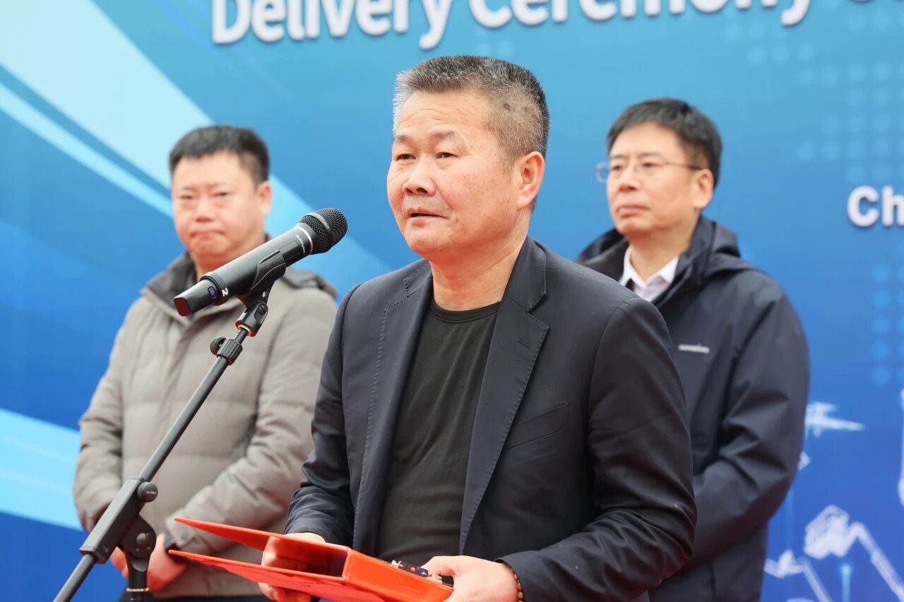 55世纪智能SWE700FE电动挖掘机成功交付，助力打造绿色智慧矿山