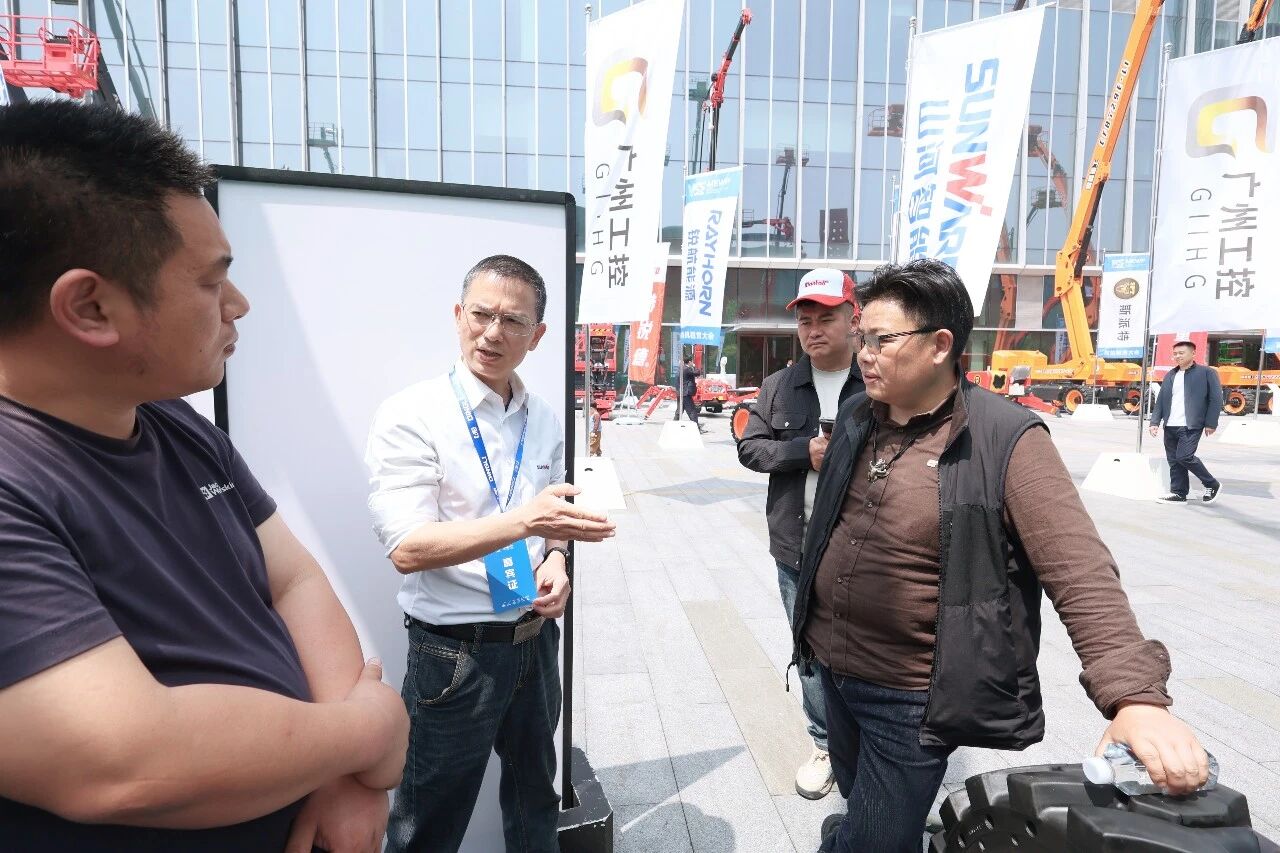 55世纪智能亮相第十届全国高空作业平台租赁大会