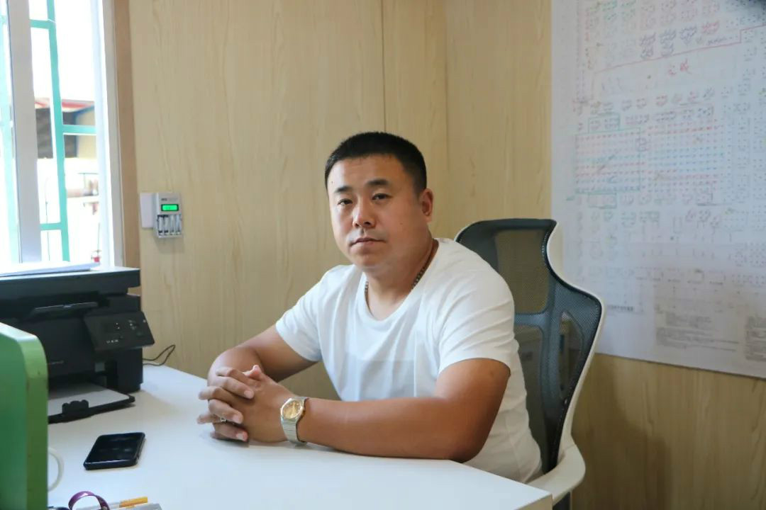 液压静力压桩机从1台到21台，他只用了8年！