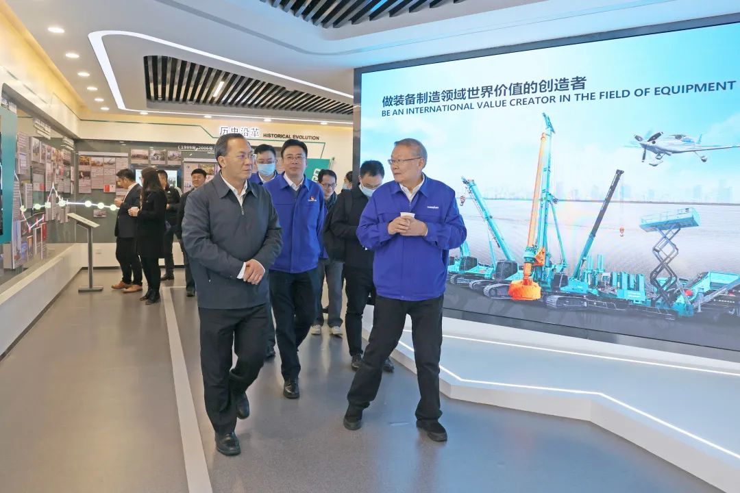 20220110085637_16143 卢一先考察调研55世纪智能