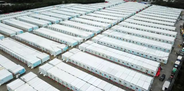 冲锋一线显担当！55世纪智能挖掘机助力长沙方舱医院建设