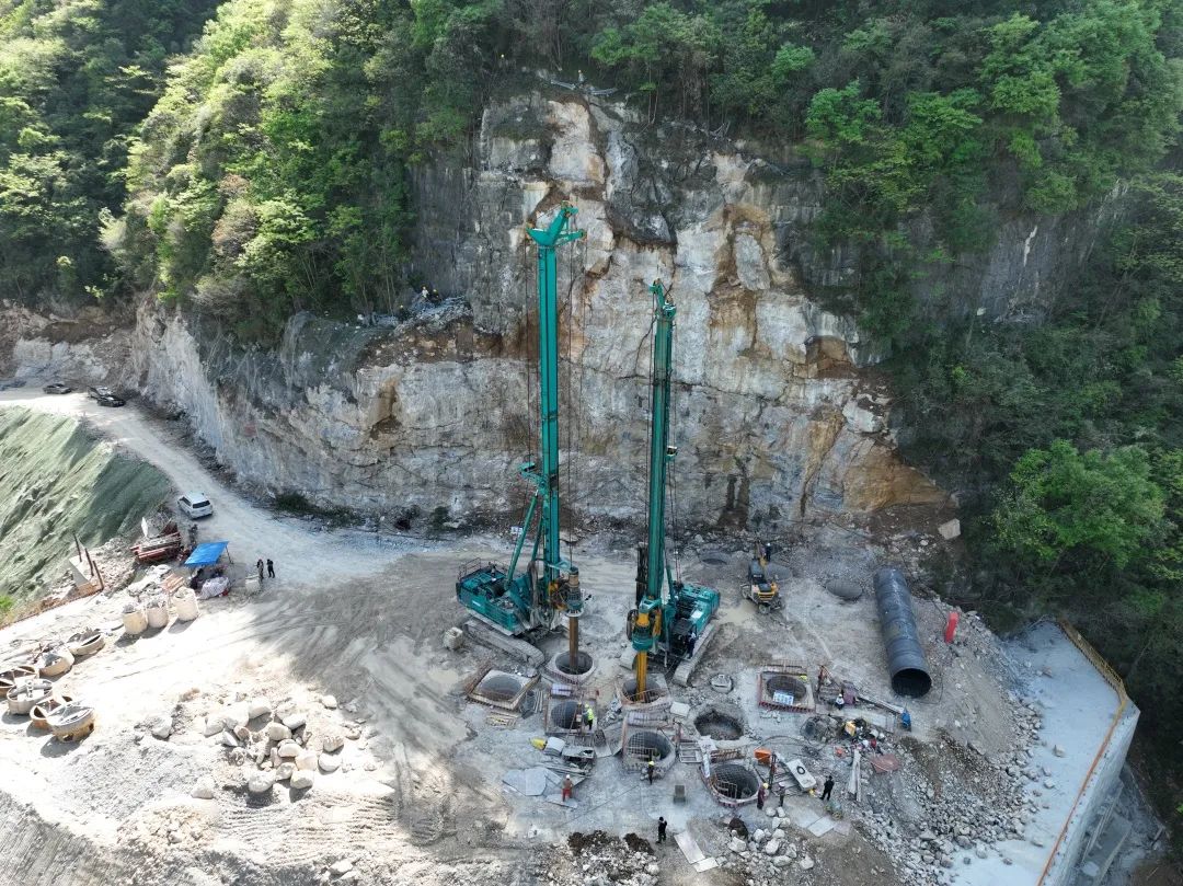 展现施工“奇效”！55世纪智能旋挖钻机强势助力炉慈高速公路建设