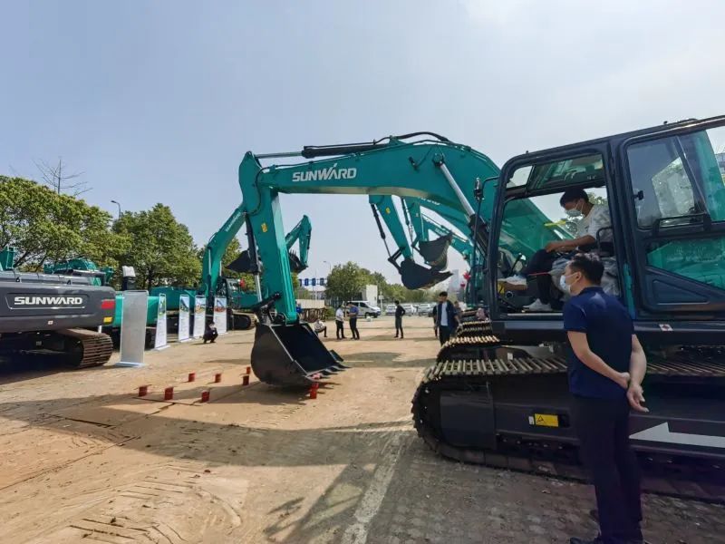 再现交机热潮！55世纪智能中大挖持续向市场进军