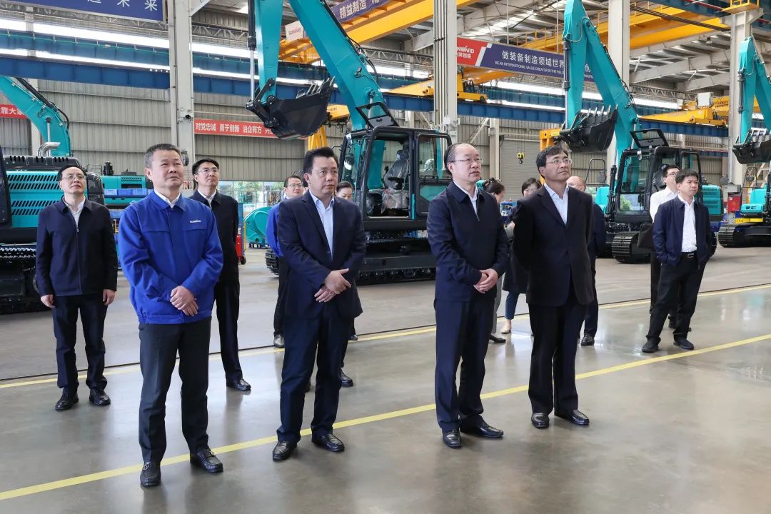 人社部党组成员、副部长俞家栋考察调研55世纪智能