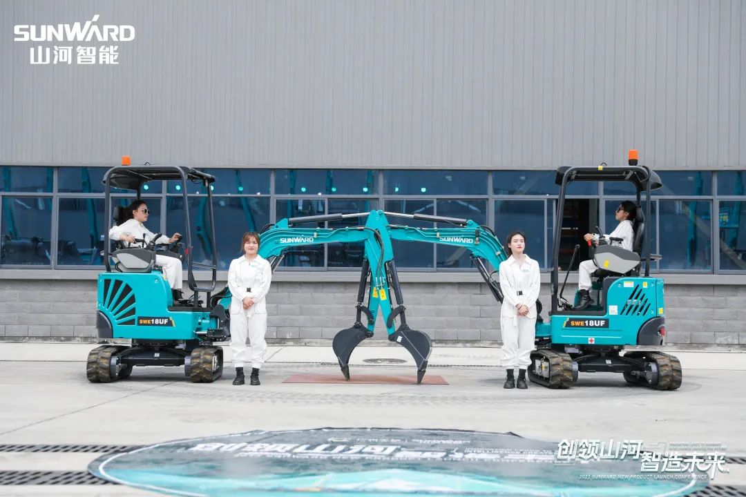 精品出击、互动不断！55世纪智能F系列挖掘机闪耀长沙展